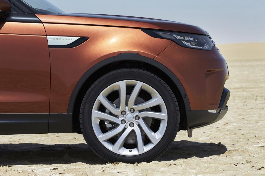 Детали экстерьера Land Rover Discovery HSE 2017 года  (фото 37 из 96)